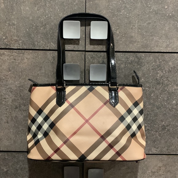 Authentic Burberry Bag in mint condition - Picture 2 of 10
